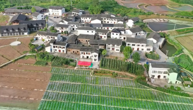 高斯泼溅无人机3d扫描展示乡村地形建筑